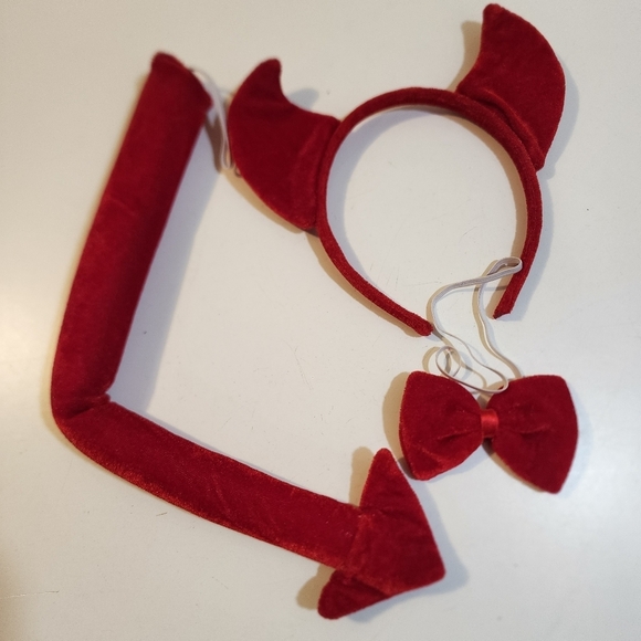Red Devil Women's Halloween Horn Bow and tail Costume - Picture 3 of 6